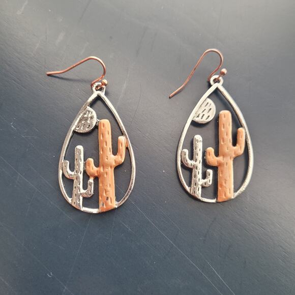 Cactus Teardrop Dangle Earrings Lightweight Western Boho Alloy Silver Plated - Picture 2 of 5